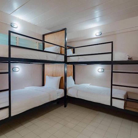 Bed At Beach Hostel Phuket Ngoại thất bức ảnh