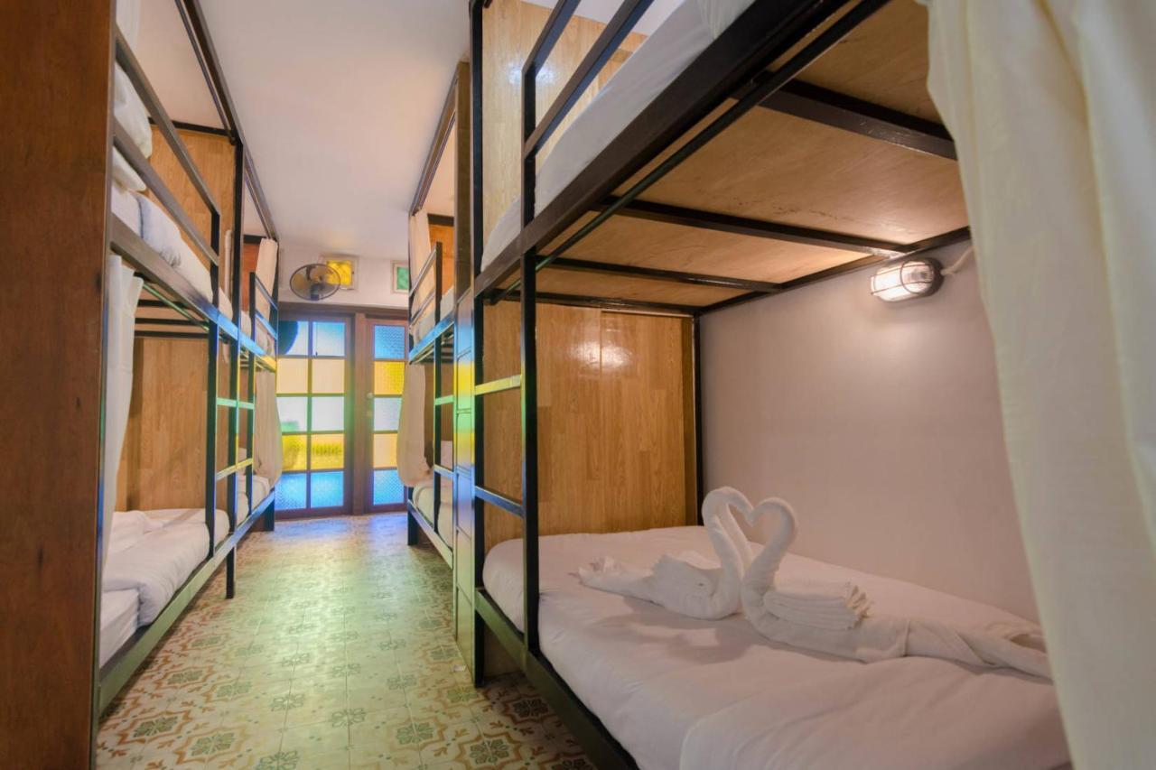 Bed At Beach Hostel Phuket Ngoại thất bức ảnh